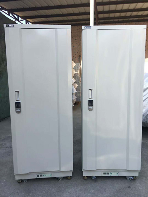 论电子防潮柜对工厂的重要性